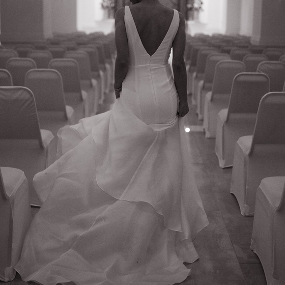 WEDDING DRESS - Picture 5 of 7